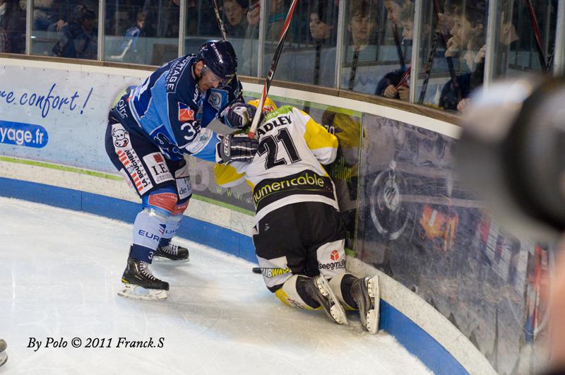 Angers  6 - 1 Strasbourg 