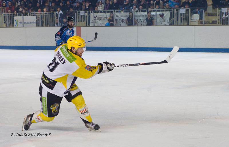 Angers  6 - 1 Strasbourg 