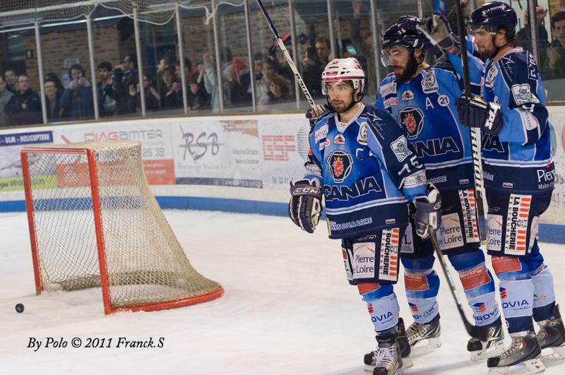Angers  6 - 1 Strasbourg 