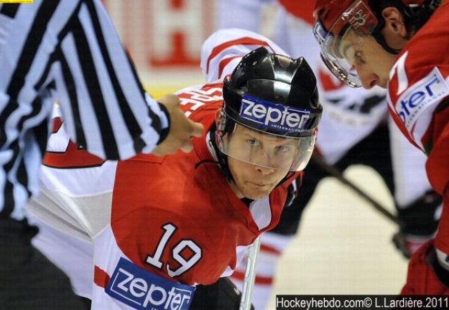 Photo hockey reportage Mondial 11: Le Canada appliqué