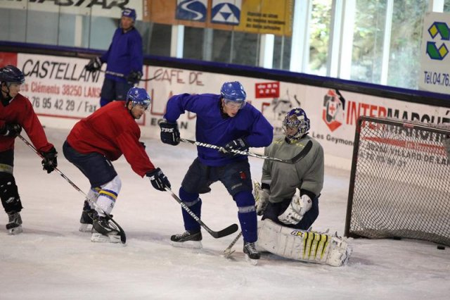 Photo hockey reportage Back to business