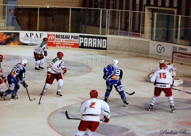 Photo hockey match Reims* - Courbevoie  le 08/10/2011