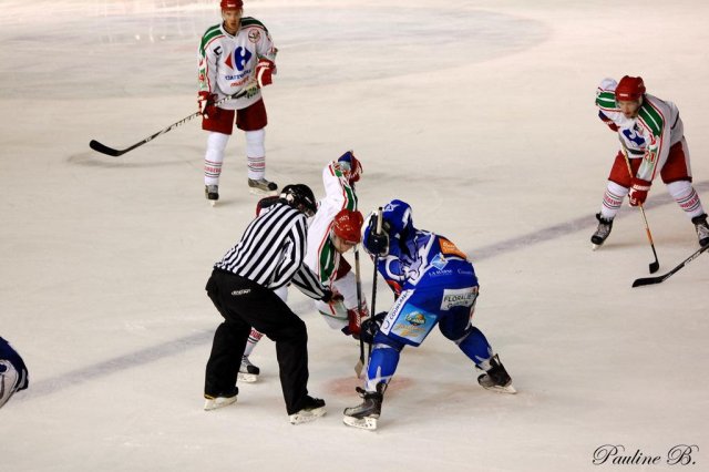 Photo hockey match Reims* - Courbevoie  le 08/10/2011