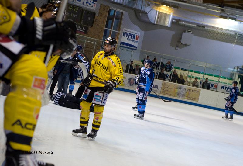 Angers  5 - 1 Rouen