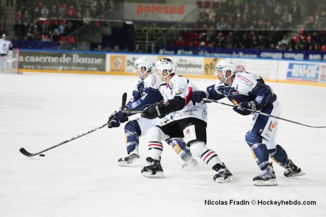 Photo hockey match Grenoble  - Briançon  le 02/12/2011
