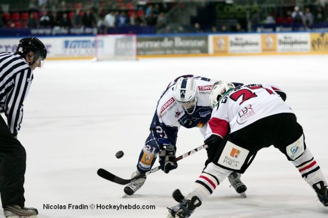 Photo hockey match Grenoble  - Briançon  le 02/12/2011