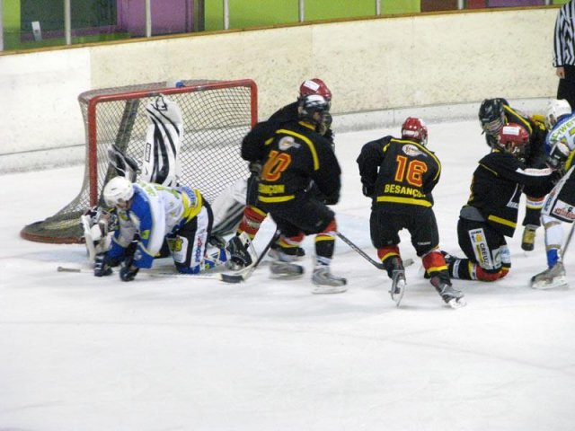 Photo hockey match Besançon - Châlons-en-Champagne le 10/12/2011