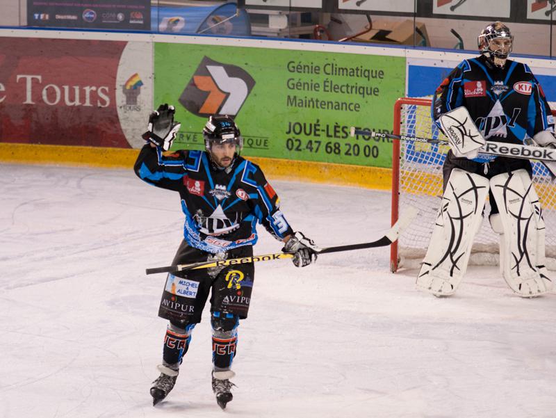 Tours  4 - 3 Asnières