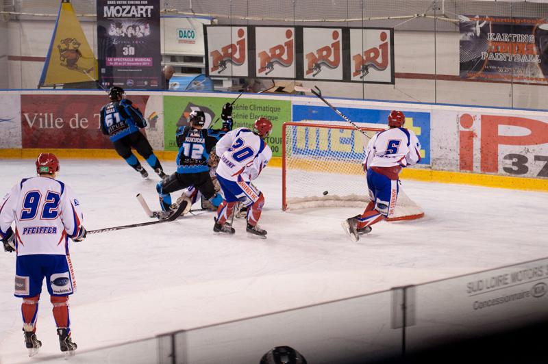 Tours  4 - 3 Asnières