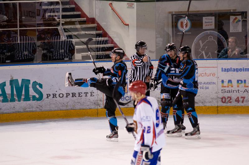 Tours  4 - 3 Asnières