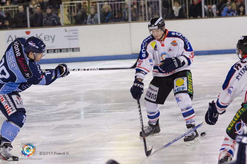 Angers  2 - 4 Caen 