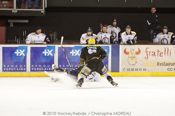 Strasbourg  2 - 3 Chamonix 