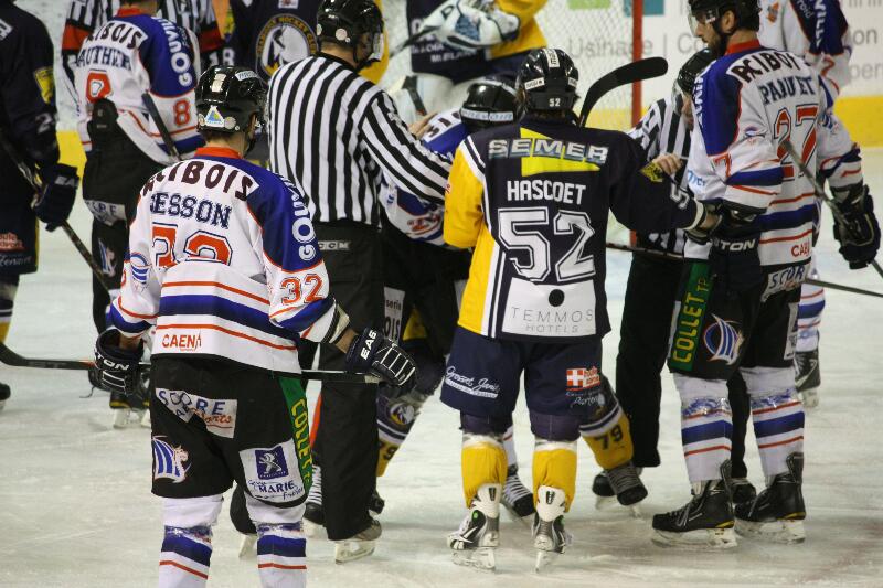 Chamonix  4 - 2 Caen 