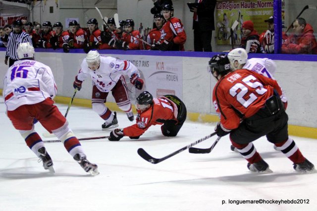 Photo hockey reportage Des Ukrainiens un ton au dessus.