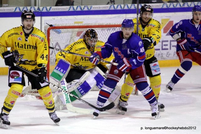 Photo hockey reportage Les Dragons chutent mais espèrent.