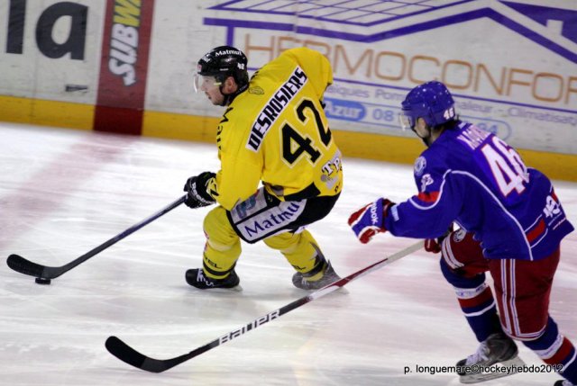 Photo hockey reportage Les Dragons chutent mais espèrent.