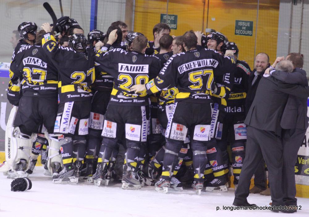 Ils l'ont fait. GRANDIOSE. — Reportage