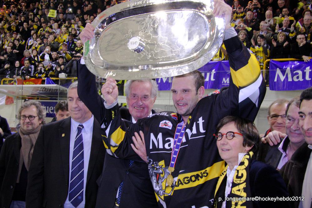 Ils l'ont fait. GRANDIOSE. — Reportage