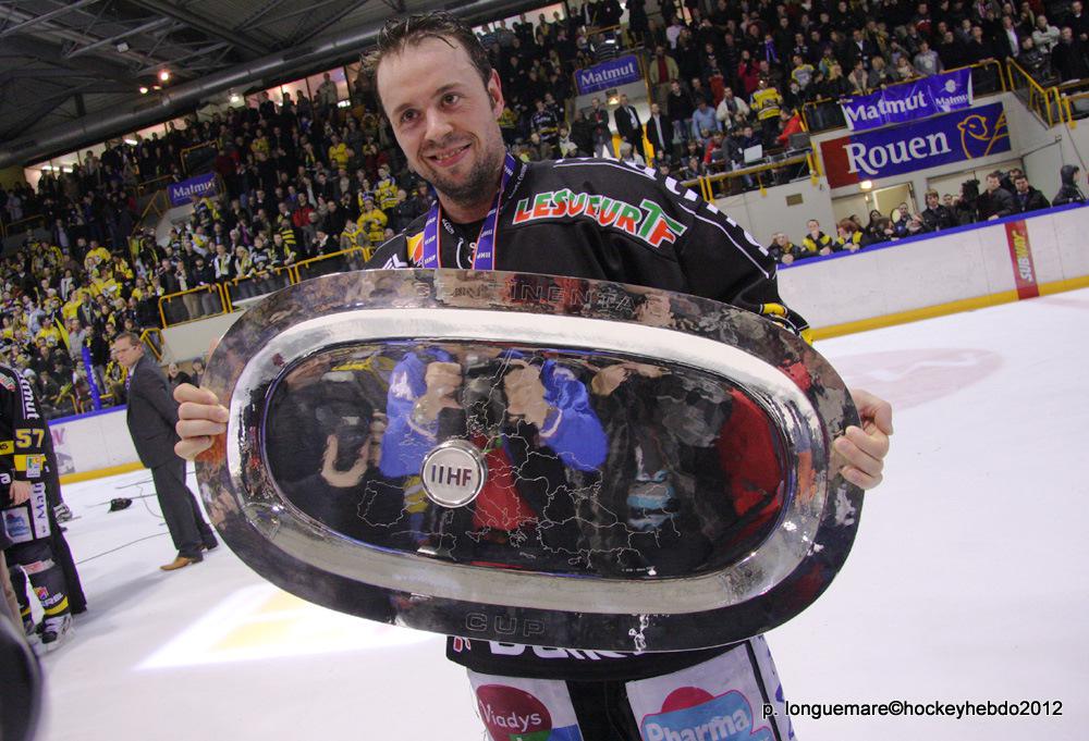 Ils l'ont fait. GRANDIOSE. — Reportage