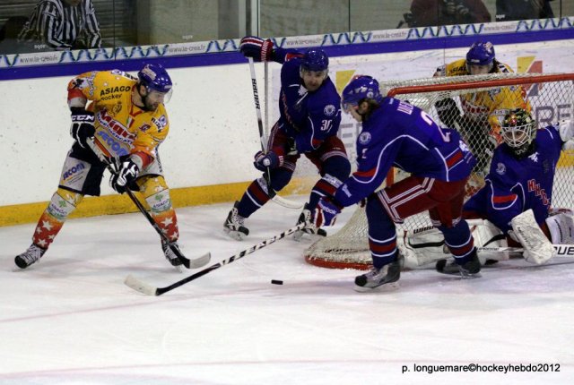 Photo hockey reportage Asiago et le réalisme de Minsk. 