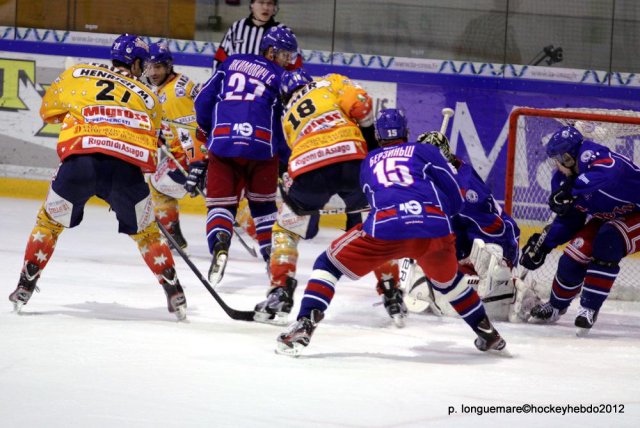 Photo hockey reportage Asiago et le réalisme de Minsk. 