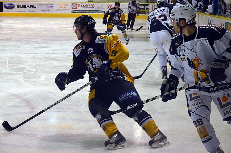 Chamonix  3 - 5 Grenoble 