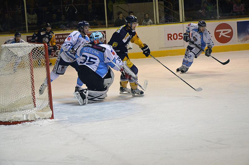 Chamonix  1 - 2 Angers 