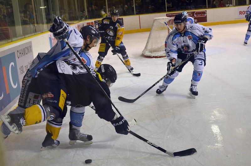 Chamonix  1 - 2 Angers 