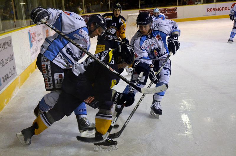 Chamonix  1 - 2 Angers 