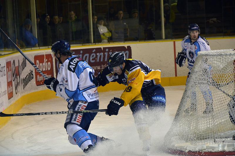 Chamonix  1 - 2 Angers 