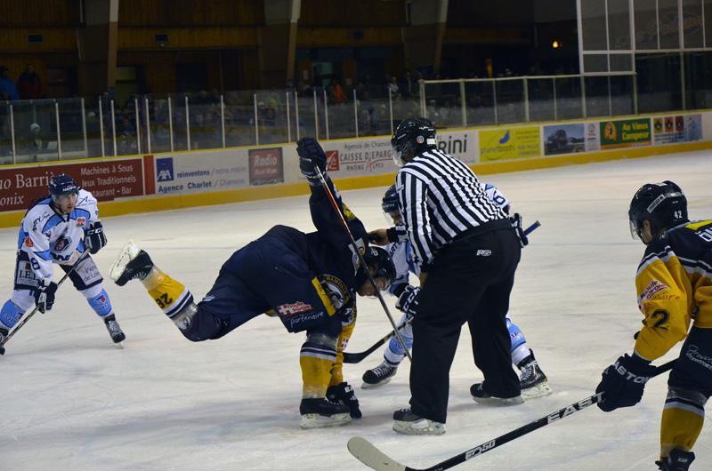 Chamonix  1 - 2 Angers 