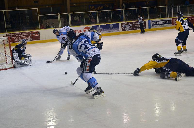 Chamonix  1 - 2 Angers 