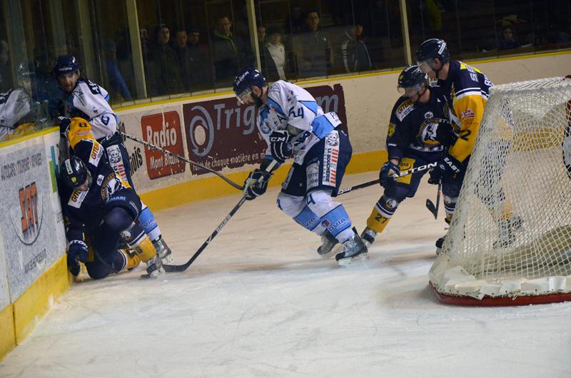 Chamonix  1 - 2 Angers 