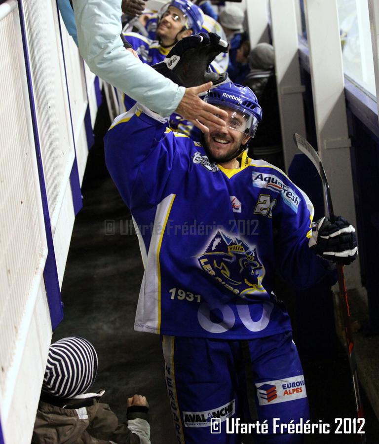 Villard-de-Lans 7 - 4 Neuilly/Marne
