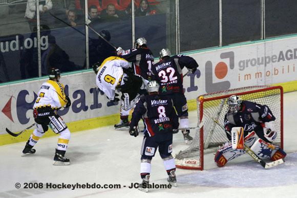 Grenoble  3 - 5 Rouen