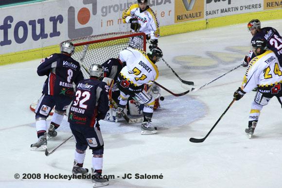 Grenoble  3 - 5 Rouen