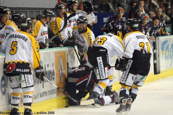 Grenoble  3 - 5 Rouen