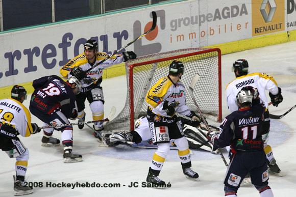 Grenoble  3 - 5 Rouen