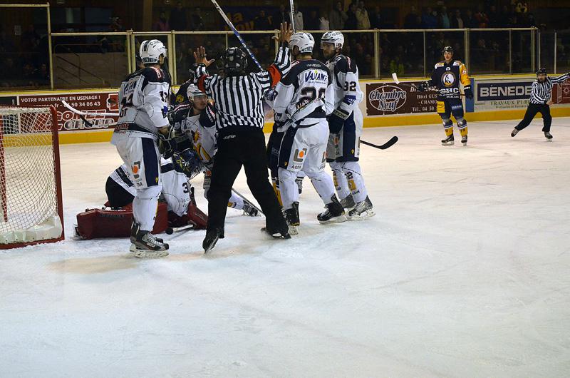 Chamonix  5 - 2 Grenoble 
