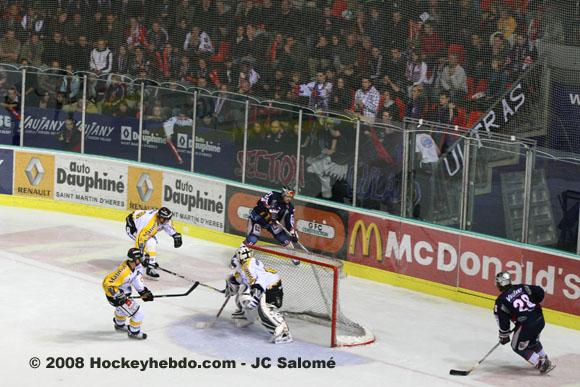 Grenoble  3 - 5 Rouen