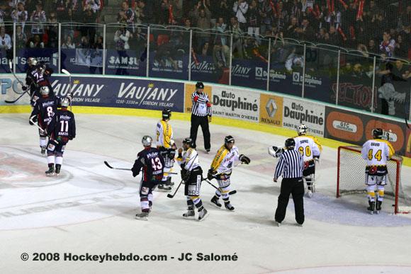 Grenoble  3 - 5 Rouen