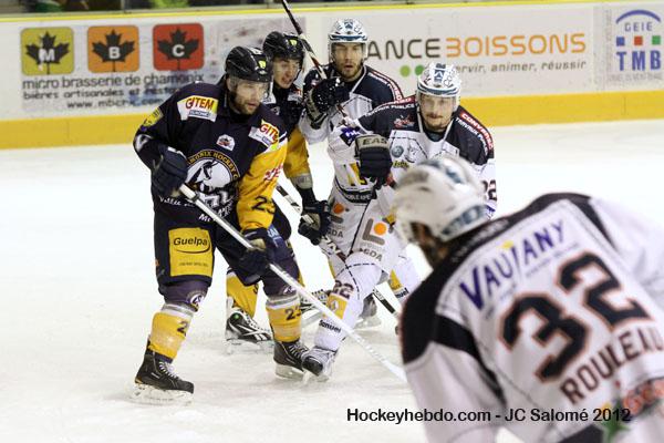 Chamonix  3 - 4 Grenoble 
