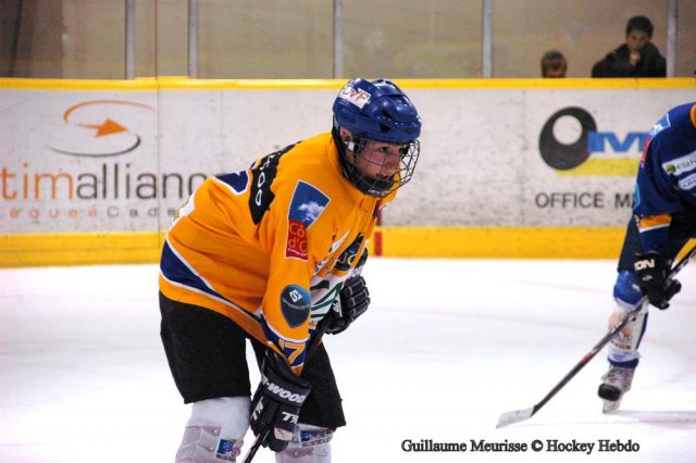 Photo hockey reportage The show goes on
