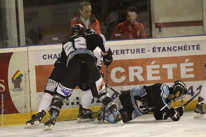 Tours  3 - 7 Angers 