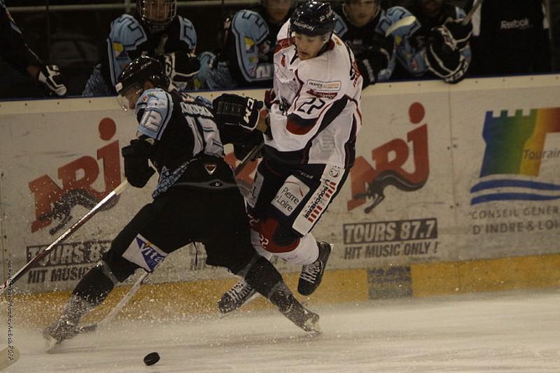 Tours  3 - 7 Angers 