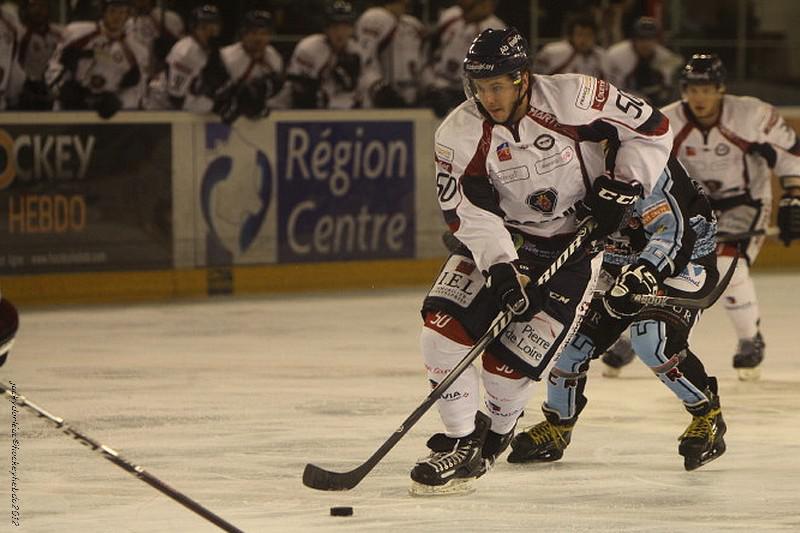 Tours  3 - 7 Angers 