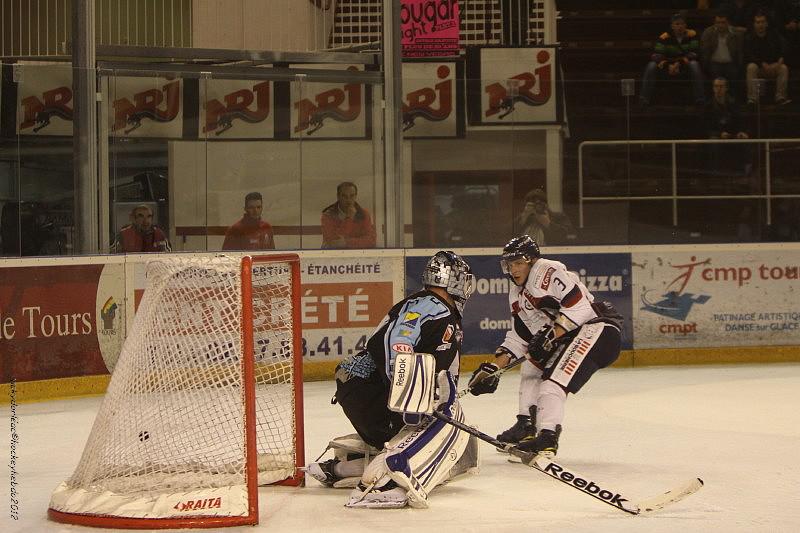 Tours  3 - 7 Angers 