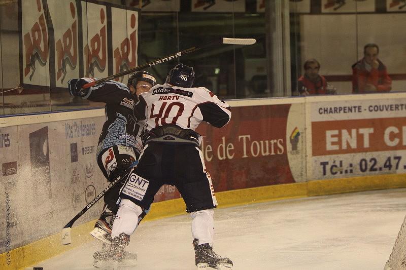 Tours  3 - 7 Angers 