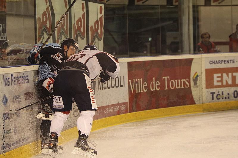 Tours  3 - 7 Angers 