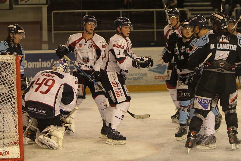 Tours  3 - 7 Angers 